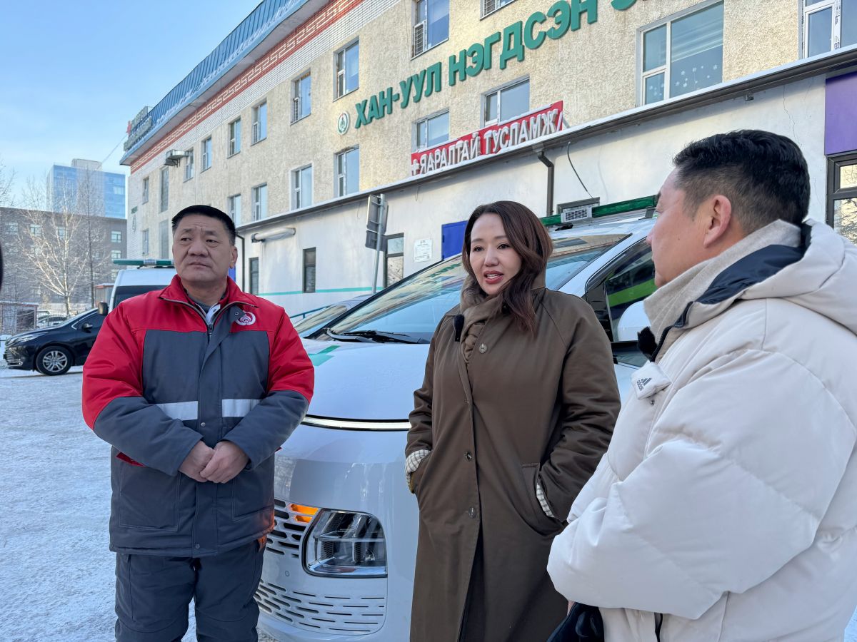 Хан-Уул дүүргийн Нэгдсэн эмнэлэгт түргэн тусламжийн машин гардуулан өглөө